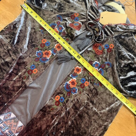 Andree By Unit Gray Crushed Velvet Embroidered Kimono Cardigan Sz S Hood Tie NEW - Picture 8 of 10